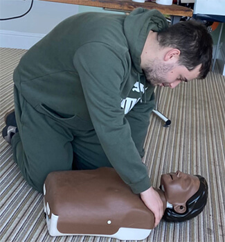 Using a resuscitation dummy